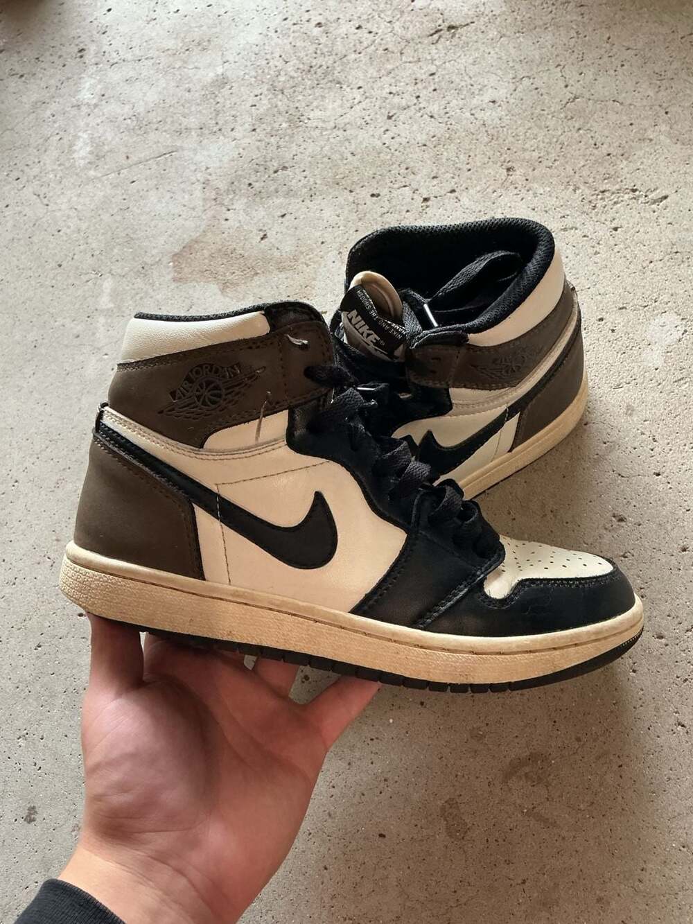 Nike Air Jordan 1 Retro High GS Dark Mocha Sneakers Size 7 Women